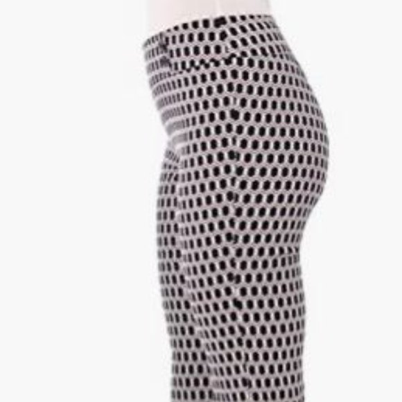 Rekucci Women's Ease into Comfort Capri with Button Detail  Size 4 NWT. - Picture 5 of 9